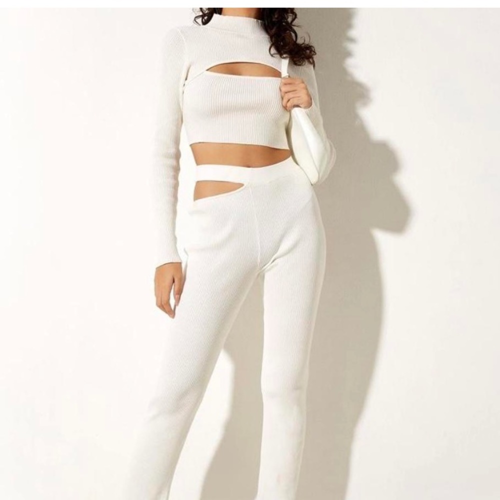 MOTEL white set